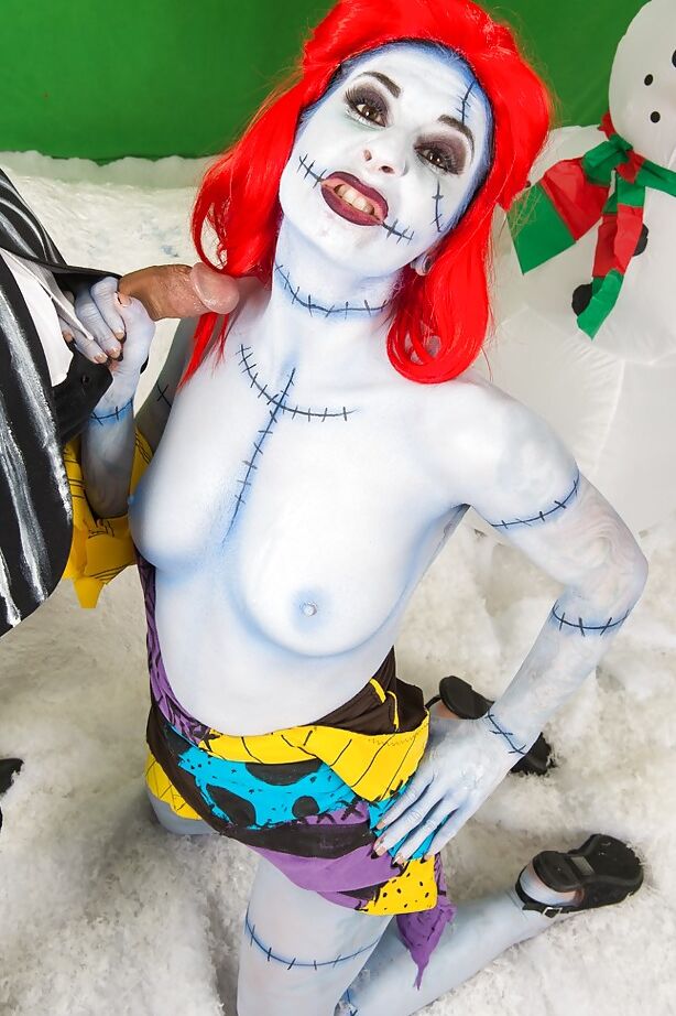 16P A garota amadora Joanna Angel e o cara usam roupas de cosplay assustadoras antes de foder