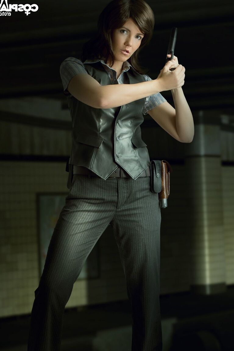 12P Helena Harper Resident Evil 6 cosplay nua