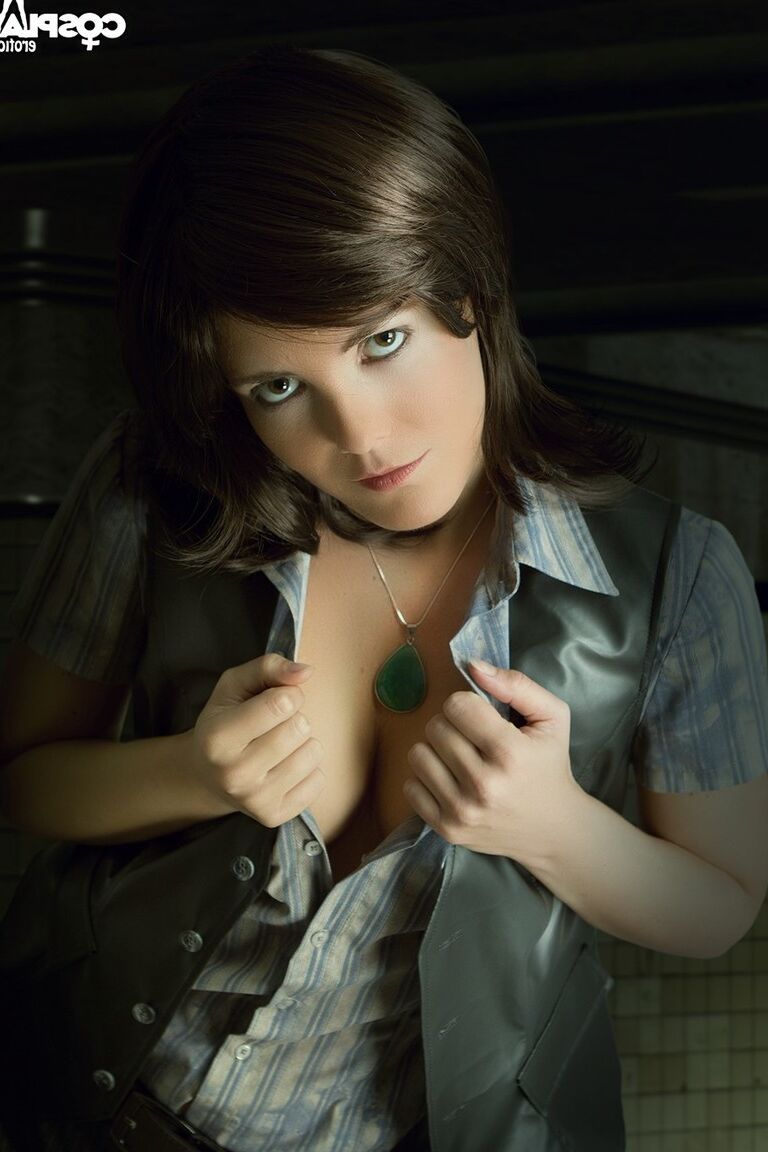 12P Helena Harper Resident Evil 6 cosplay nua