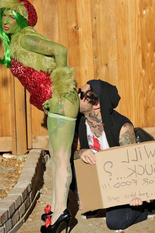 16P La nana amateur Joanna Angel se retrouve avec un trou du cul béant après un rapport sexuel en cosplay