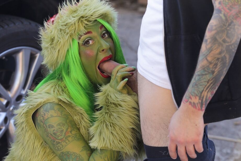 16P La nana amateur Joanna Angel se retrouve avec un trou du cul béant après un rapport sexuel en cosplay