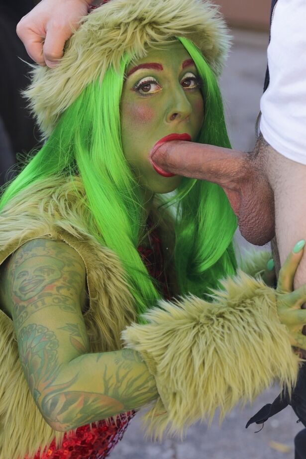 16P La nana amateur Joanna Angel se retrouve avec un trou du cul béant après un rapport sexuel en cosplay