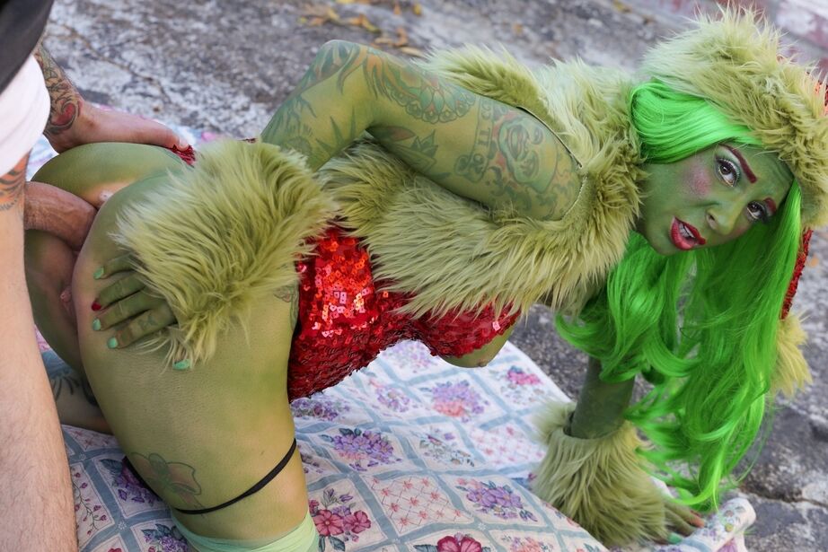 16P La nana amateur Joanna Angel se retrouve avec un trou du cul béant après un rapport sexuel en cosplay