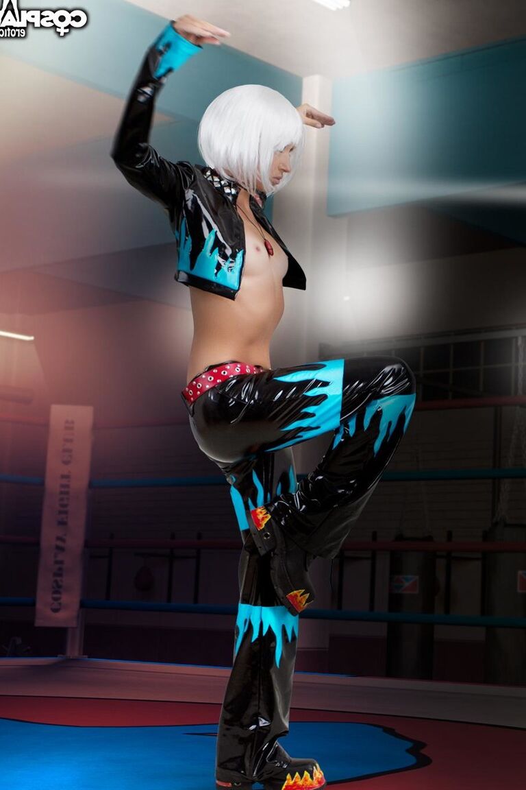 12P Christie, cosplay nu de Dead Or Alive