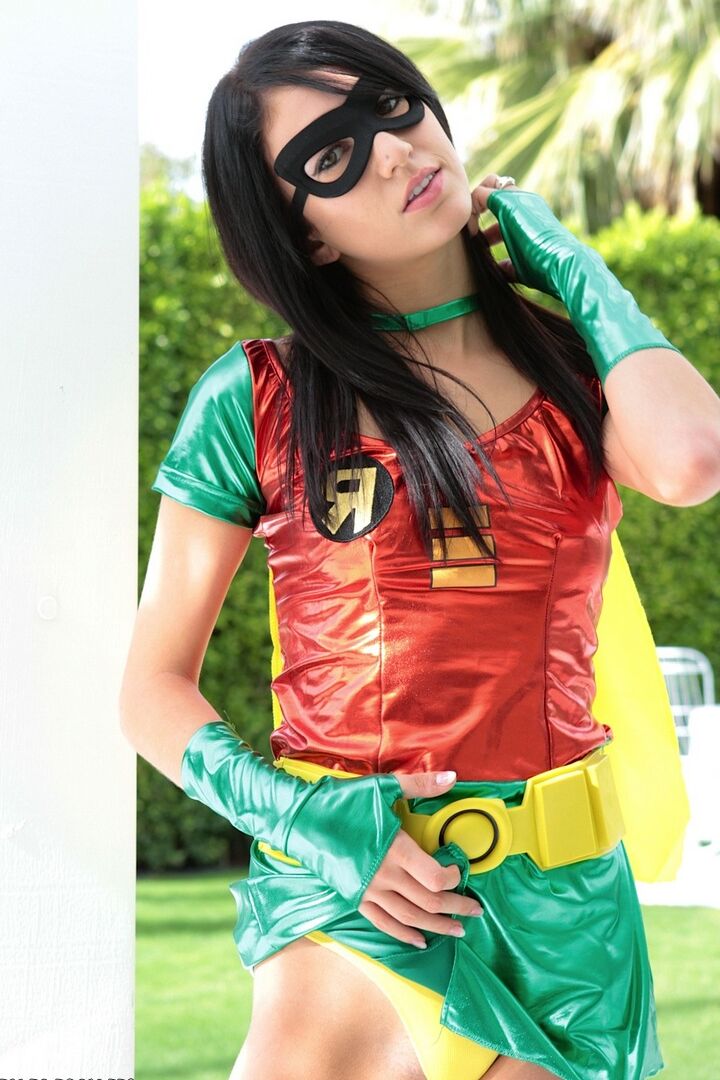 15P Wonder babe Catie Minx flashes her goodies in sexy costume