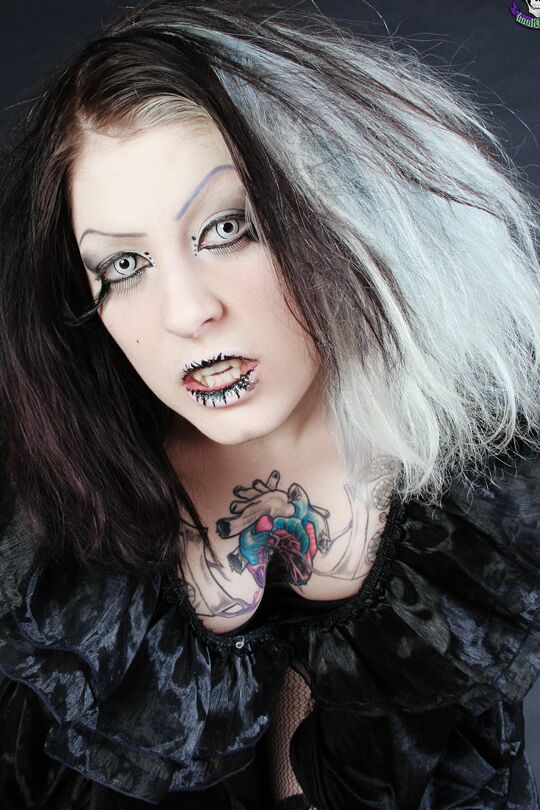 15P Goth girl Mad Sophie sports the Vampire look while exposing herself