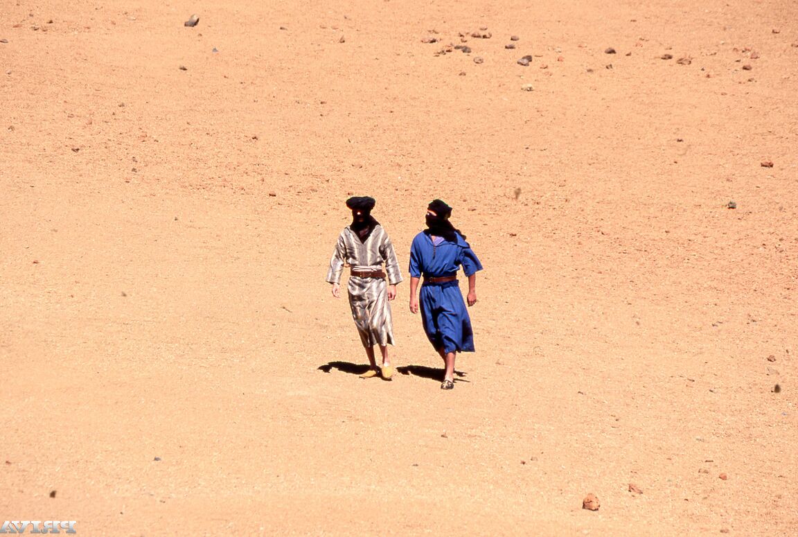 12P Caucasian female Julia Spain does a DP in the desert while in cosplay attire