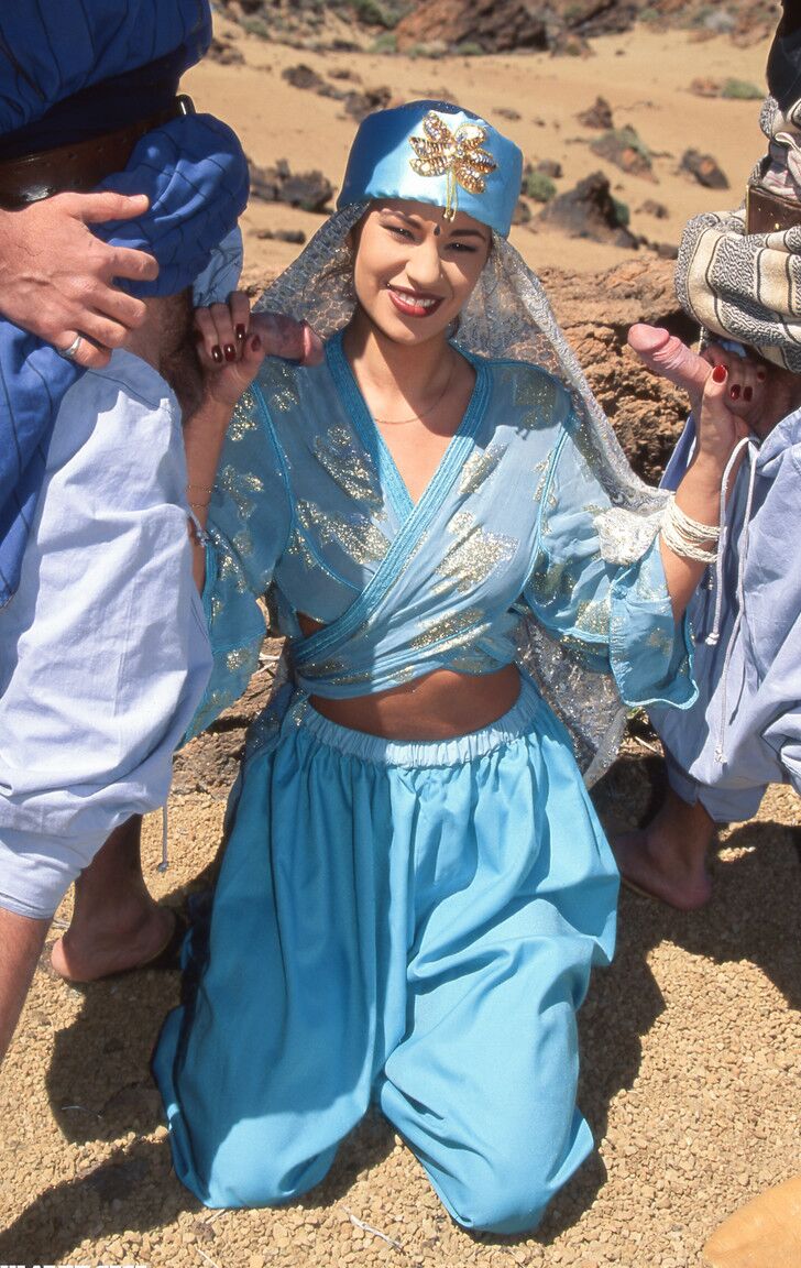 12P Caucasian female Julia Spain does a DP in the desert while in cosplay attire