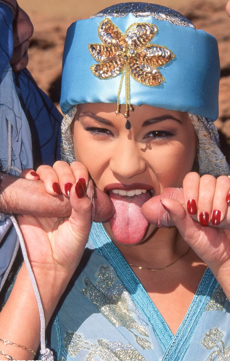 12P Caucasian female Julia Spain does a DP in the desert while in cosplay attire