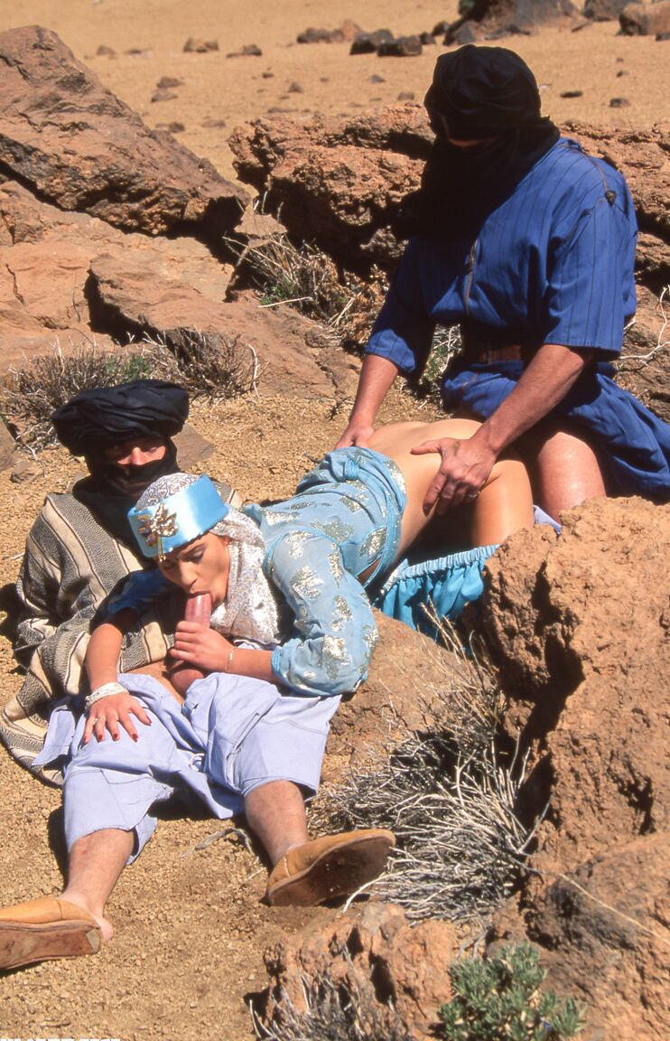12P Caucasian female Julia Spain does a DP in the desert while in cosplay attire