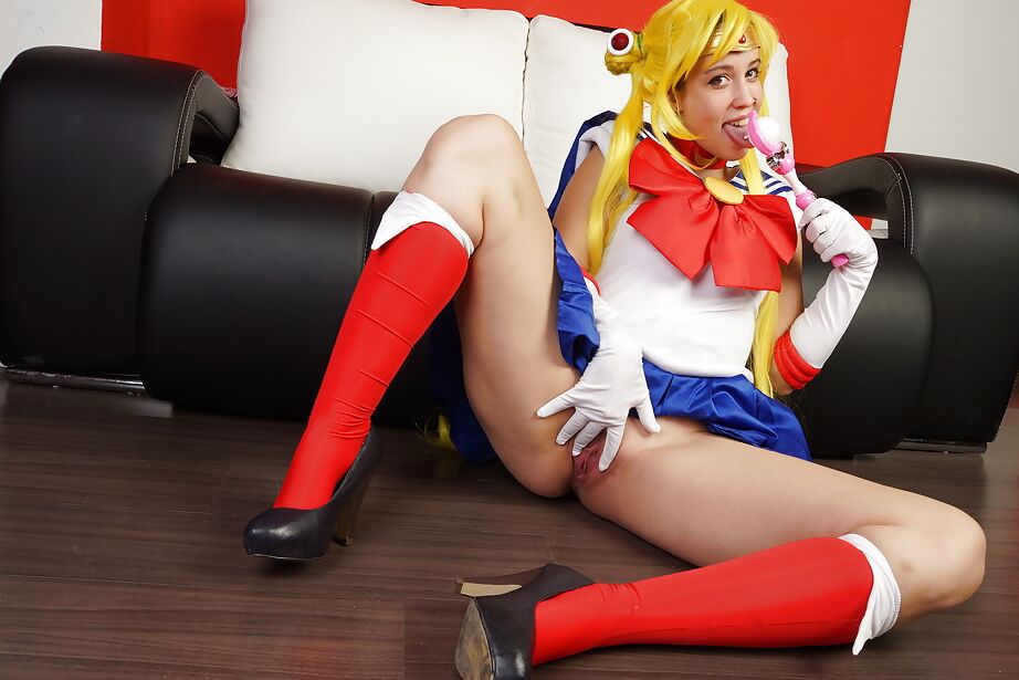 16P Lilyan loves masturbating in her wonderful cosplay uniform