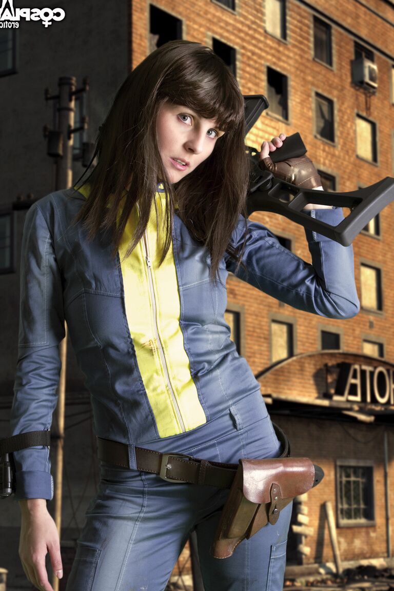 12P Vault Dweller Fallout 3 Vault 101 nude cosplay