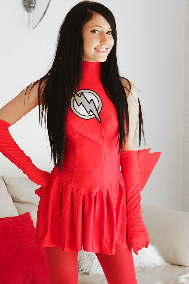 15P Dark haired amateur hikes up her Flash outfit to expose ass and twat