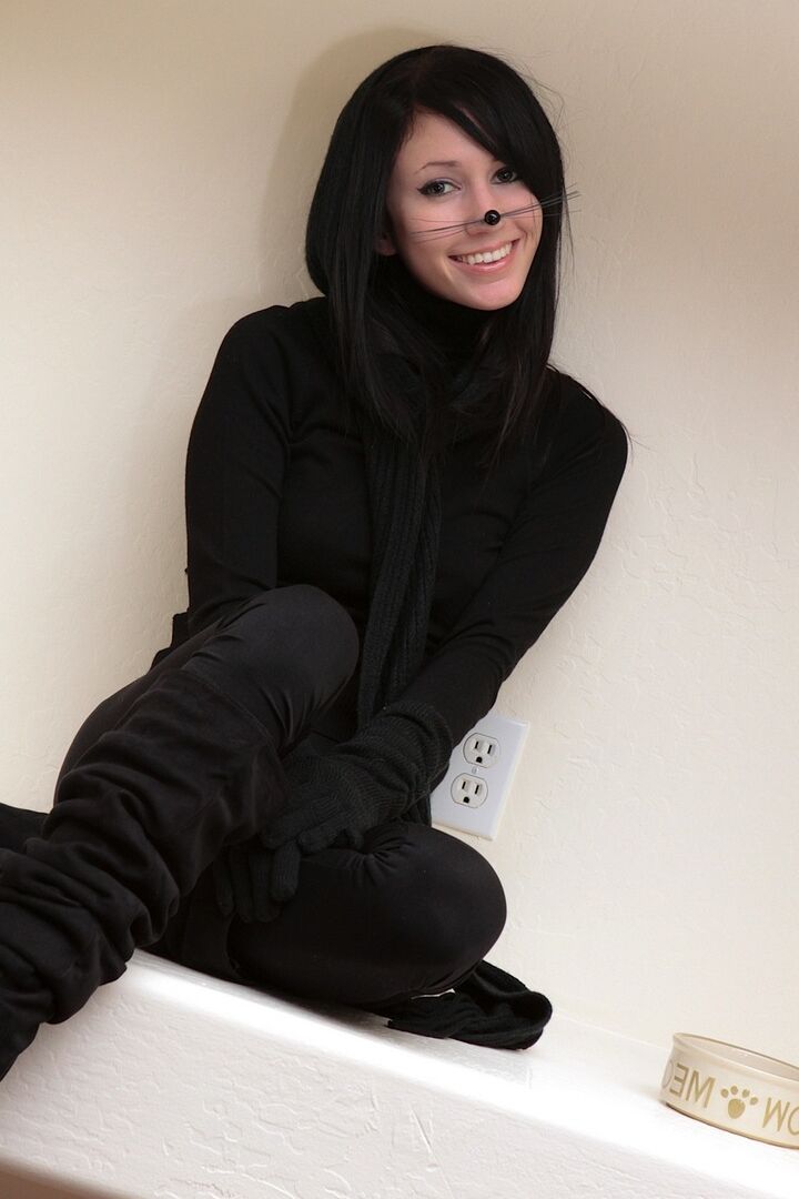 14P Charming dark haired kitty in solo kinky striptease action