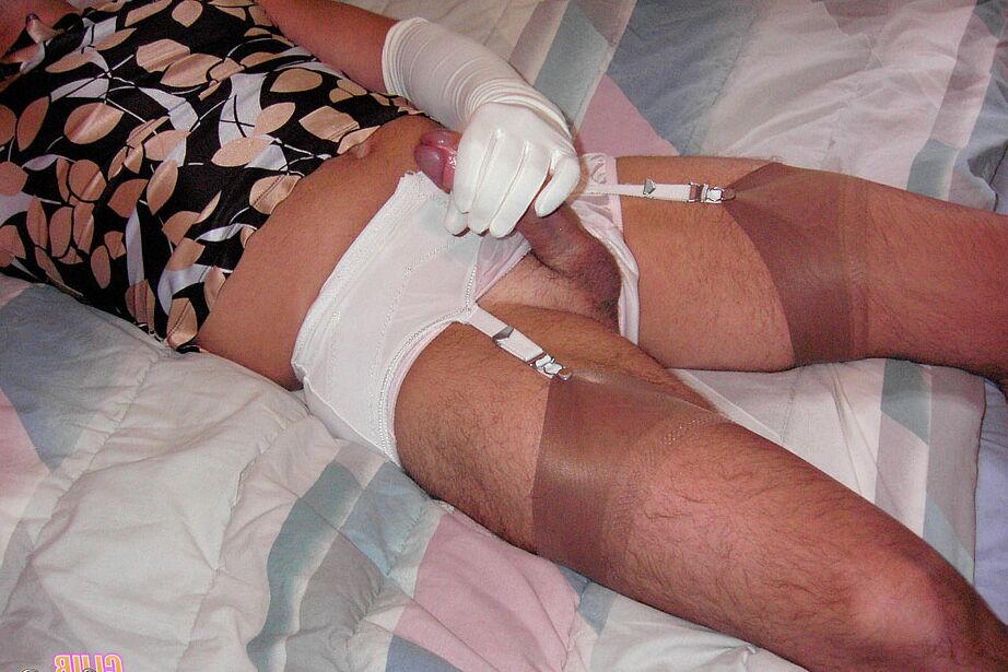 16P Varias travestis mostrando sus pollas duras y lencería muy cachonda