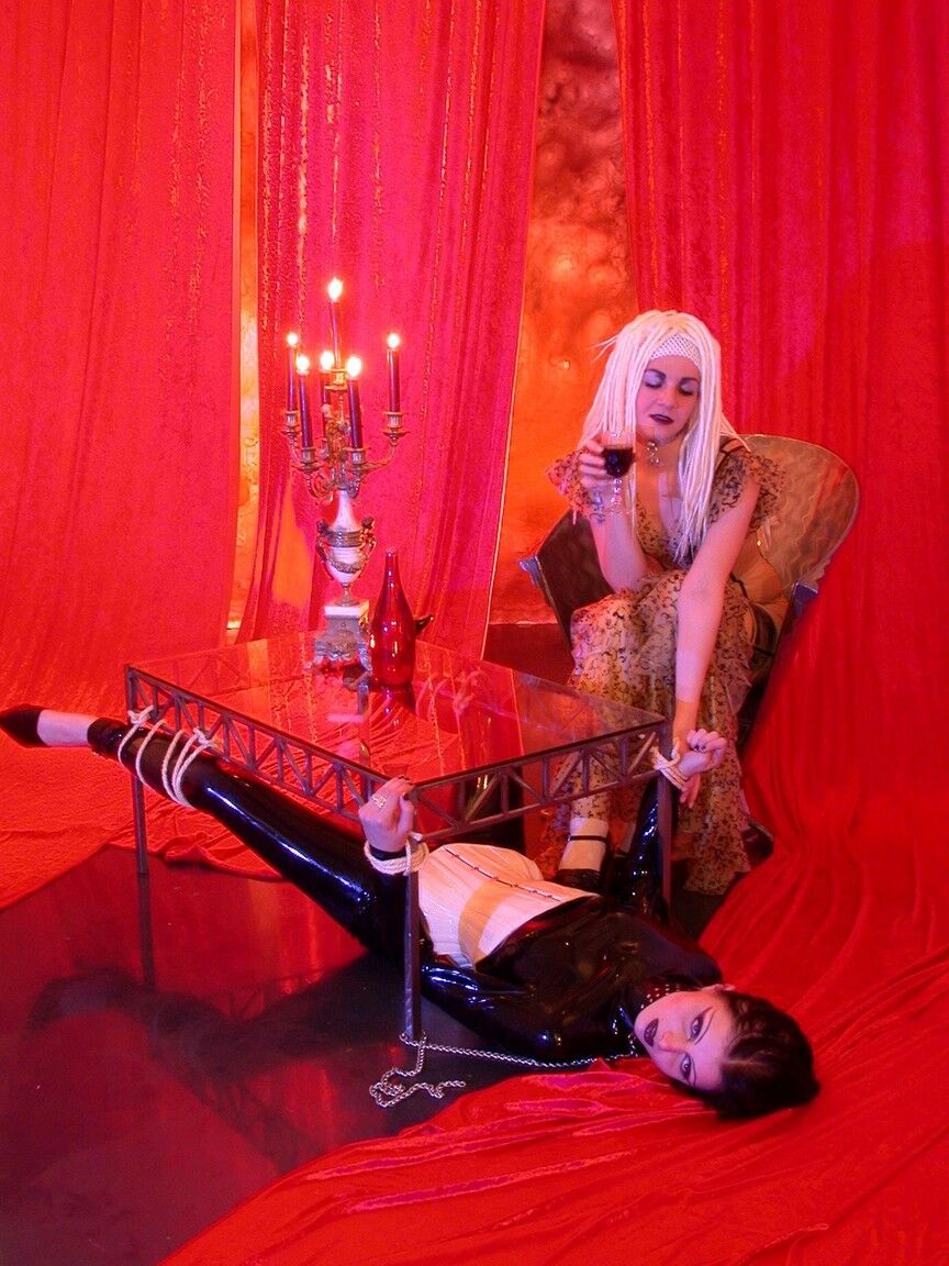 16P Saskia domine TGTBondage, Domination féminine, Latex