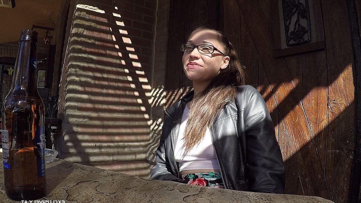 16P A sacanagem Tiffany Star exala esperma de sua buceta depois de um gangbang