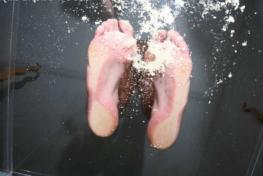 16P La blonde nue Brooke Banner a les pieds en désordre avant une baise et une éjaculation