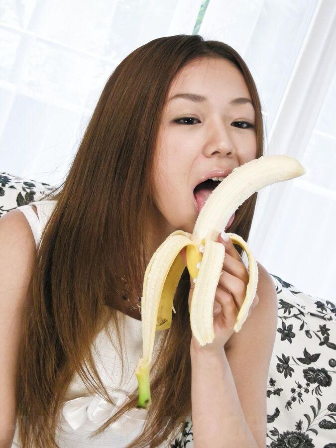 15P Sakura Hirota Asian leckt Banane, schwarzen Dildo und harten Phallus