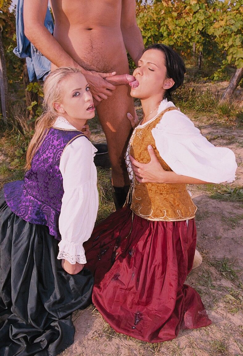 21P Las adorables Alicia y Katerina disfrutan de un trío anal al aire libre