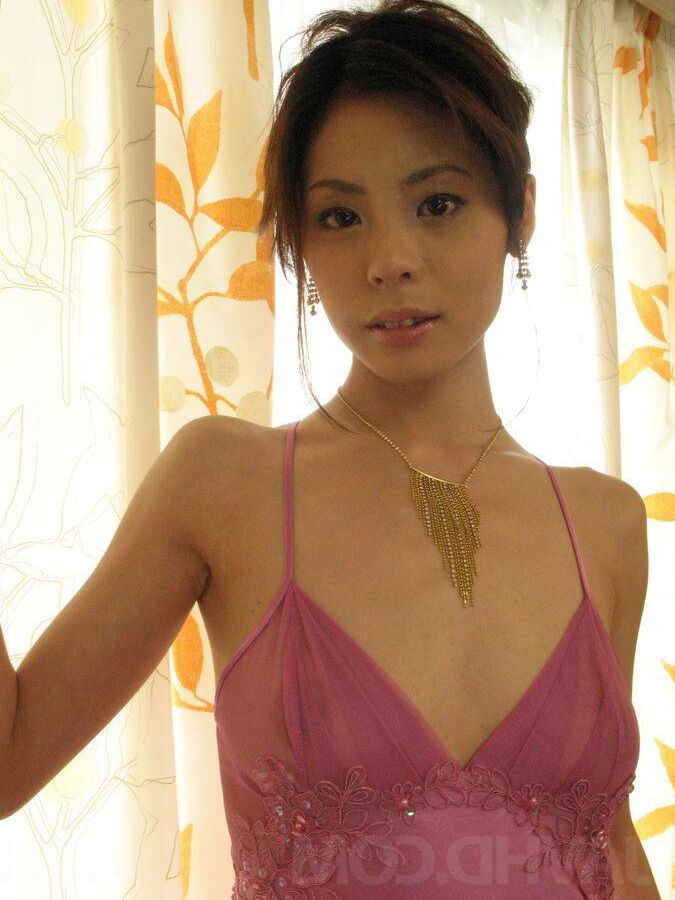15P Natsumi Mitsu Asian has love box full of juices after fingering