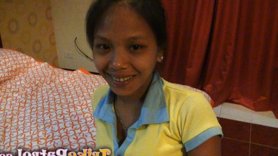 Danica, amatrice philippine 15P, conclut une relation sexuelle en POV avec du sperme sur sa chatte chauve