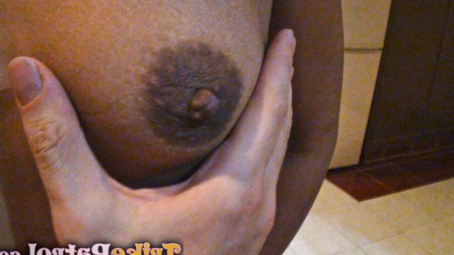 Danica, amatrice philippine 15P, conclut une relation sexuelle en POV avec du sperme sur sa chatte chauve