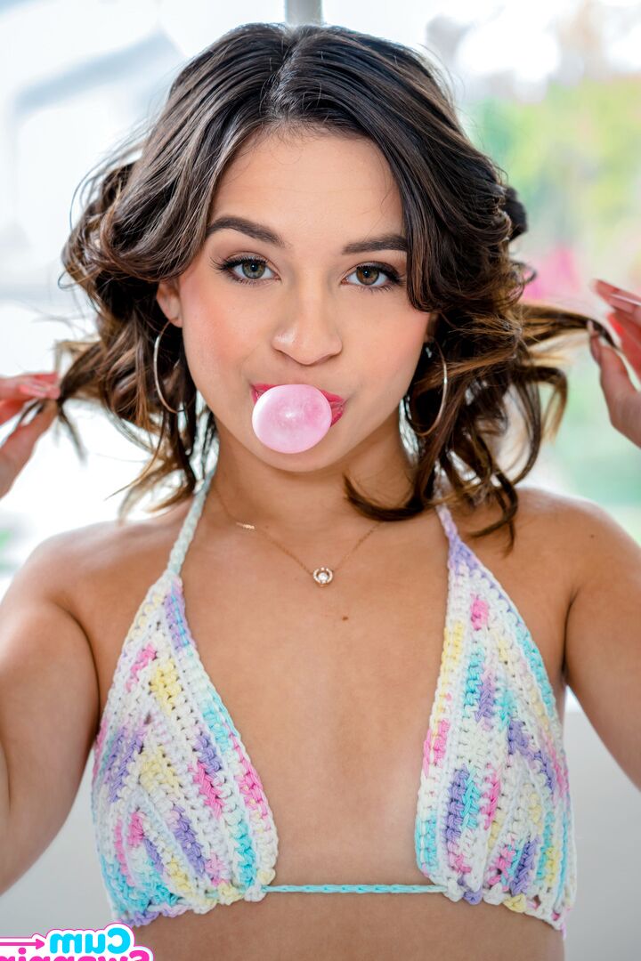 16P Bisexual teens Haley Reed & Aria Valencia swap cum during a threesome