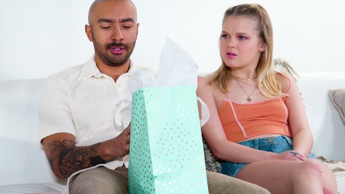 15P Oliver Davis and his girlfriend, Coco Lovelock, are casually chatting when his