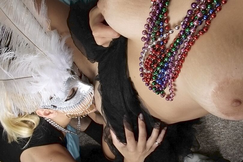 Festa de sexo em grupo 16P com a cowgirl Sofia e suas amigas peitudas