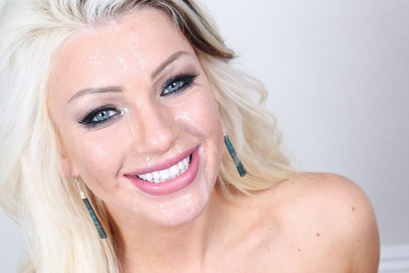 16P Loira MILF Cameron Dee tomando gozada facial após boquete lambendo bola