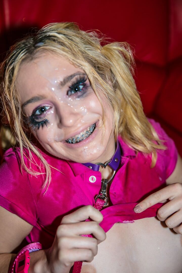 17P Emo estudante Anastasia Knight mostra sua buceta rosa