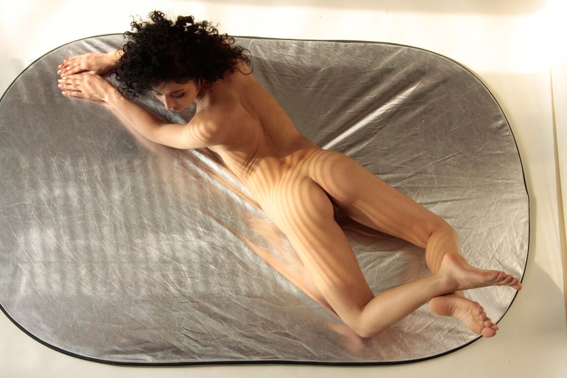 21P Déesse Nue Gloria A