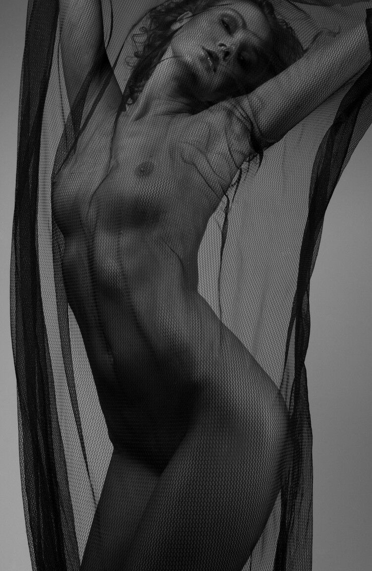17P La maravillosa modelo Paulina Ulrich muestra su cuerpo caliente y sus bonitas tetas en un erótico solo