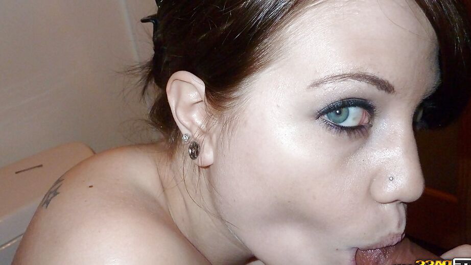 16P Amadora safada com piercing na língua dá um boquete sensual
