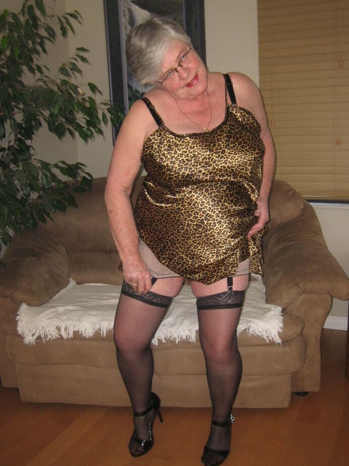 20P Old amateur Girdle Goddess uncovers her large breasts in hosiery and garters