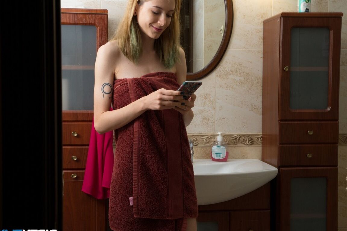 15P Horny teen sexts with a boy prior to sexual intercourse on a couch
