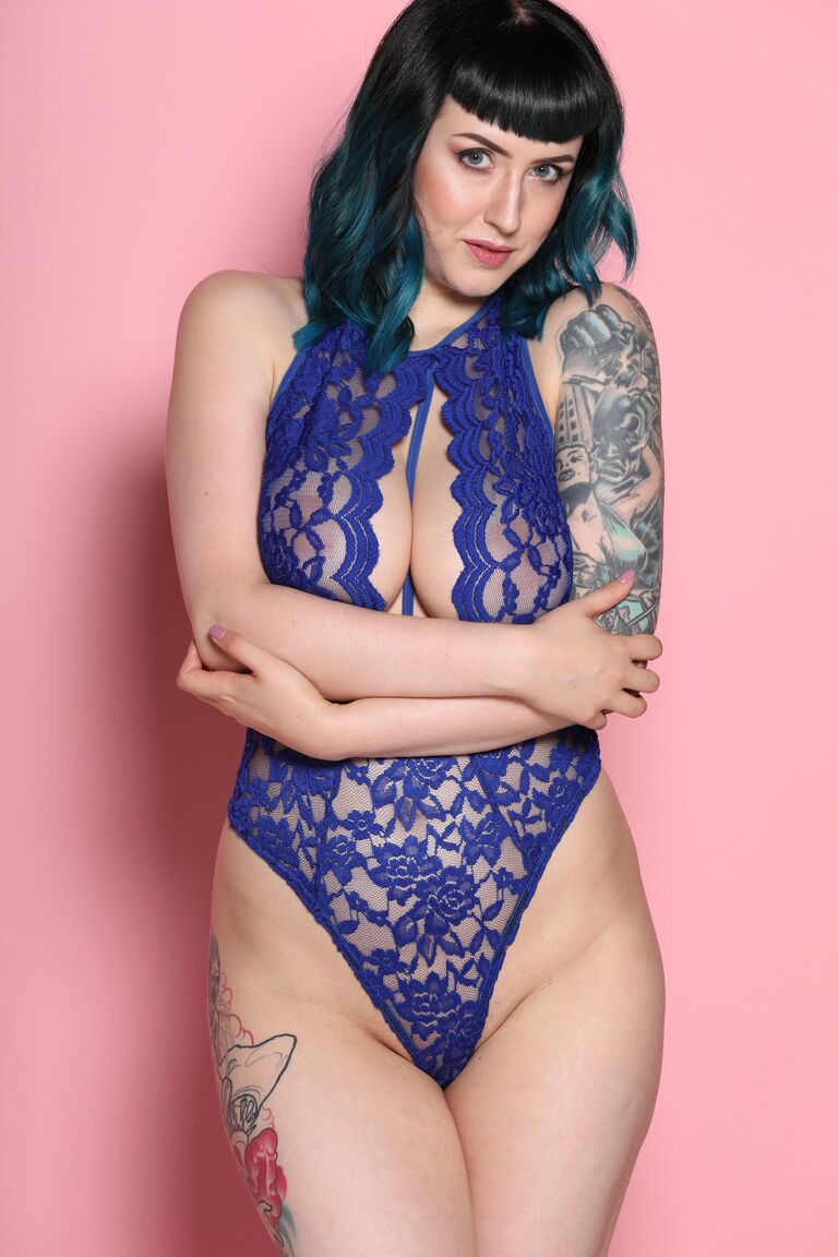 21P Inked model Lisha Blackhurst unleashes her boobs while posing in a bodysuit