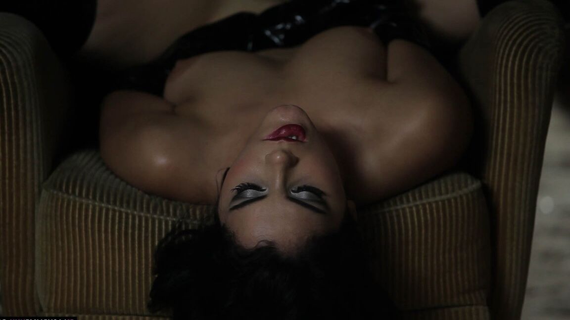 21P Dana Santo, une italienne aux gros seins