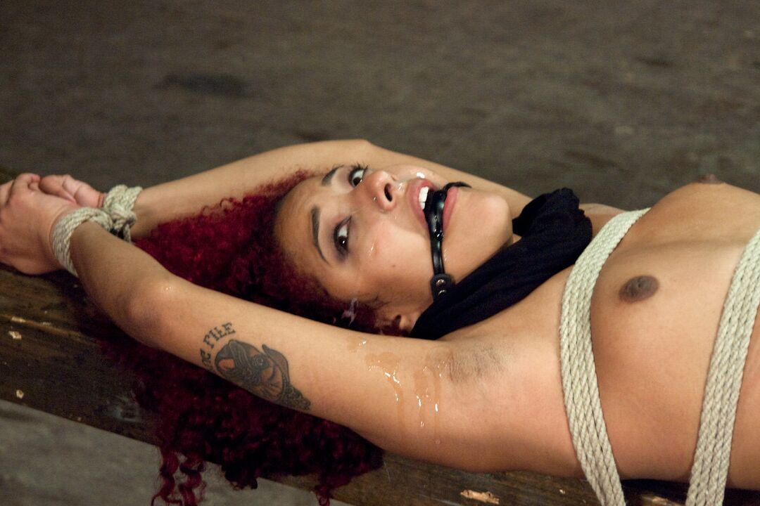 21P Sexo y sumisión Bill Bailey, Daisy Ducati