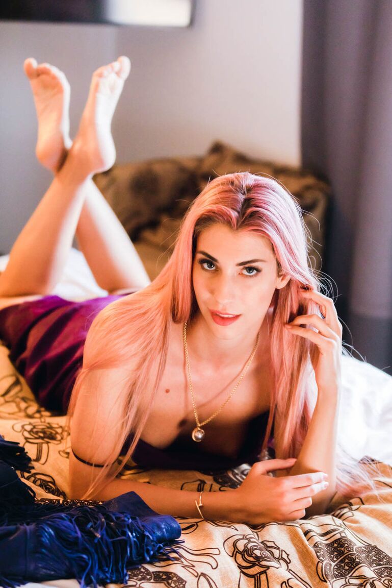 12P La sexy Shona River baise dans la chaleur de la nuit
