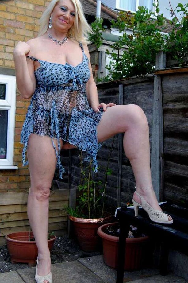 18P Slutty MILF next door Dimonty stripping and posing nude on the cam