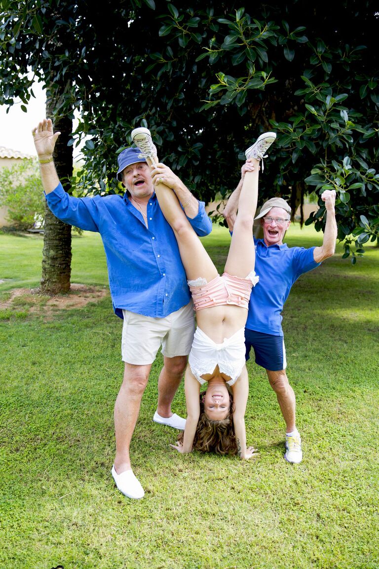 21P Flexibler ungarischer Teenager Bunny Babe wird im Park von zwei alten Kerlen gebumst
