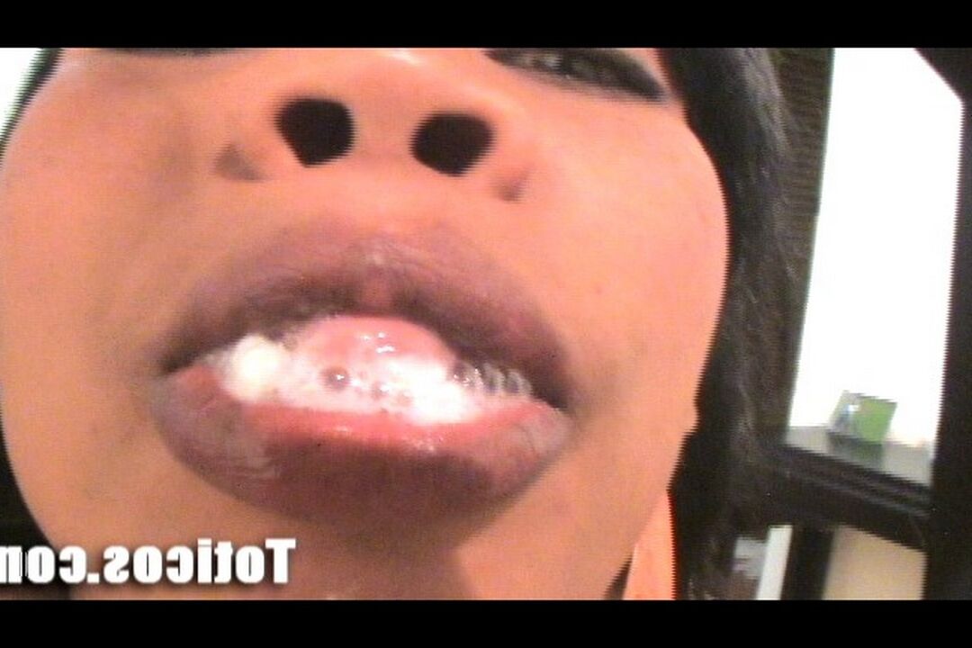 15P Latina amateur Chuleta mece su gran trasero antes de soplar burbujas de semen