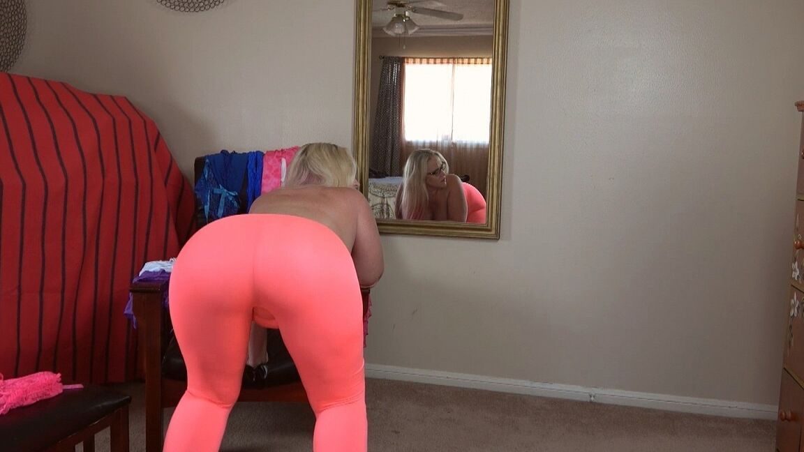 21P Bubble butted blonde Dee Siren exposes her huge melons and poses
