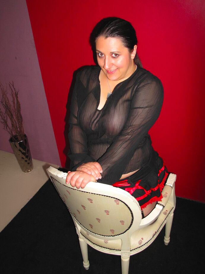 20P Chubby brunette Kimberly Scott gets naked in nylons and a garter belt