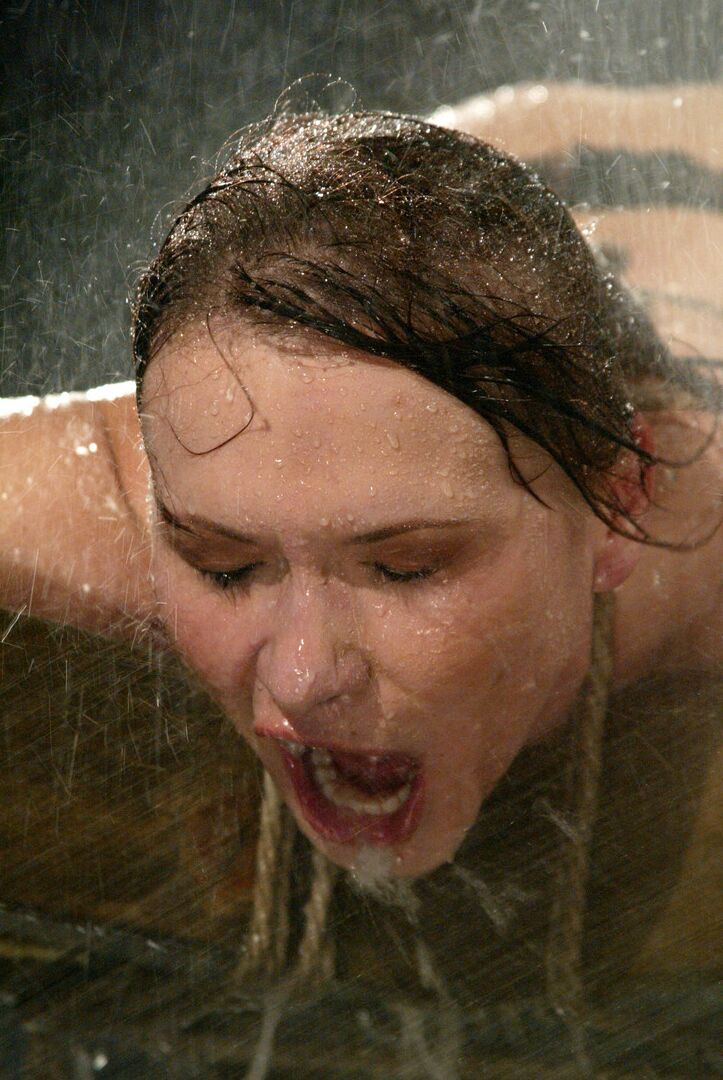 21P Wasser-Bondage Katja Kassin
