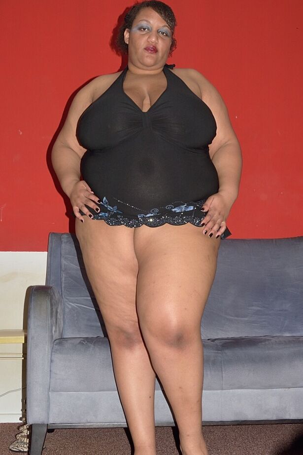 20P Obese amateur Curvy Bunny B holds her huge tits while showing her shaved pussy