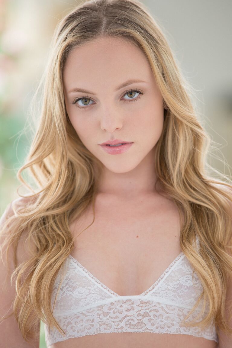 21P La encantadora adolescente Aubrey Star es embestida por su tutor de tenis calvo