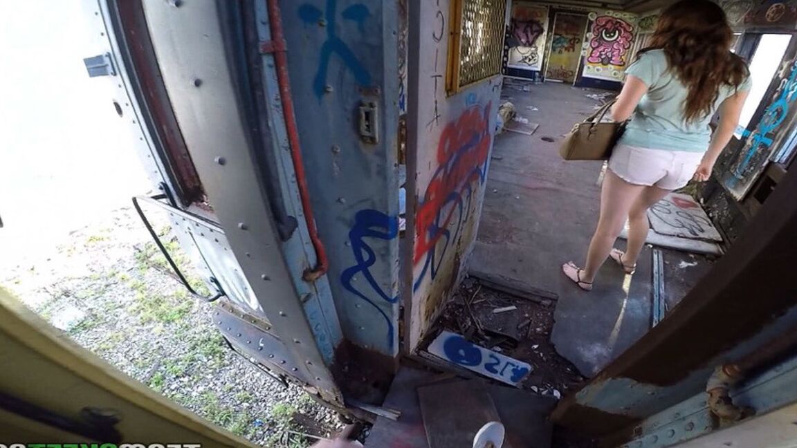 17P Redhead Leigh Rose, Peter Green on knees for cock & cash in abandoned trailer